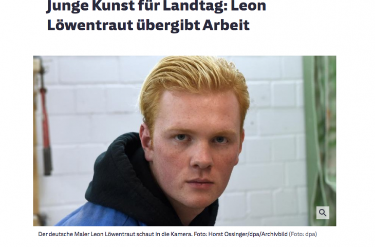 Junge Kunst für Landtag: Leon Löwentraut übergibt Arbeit
