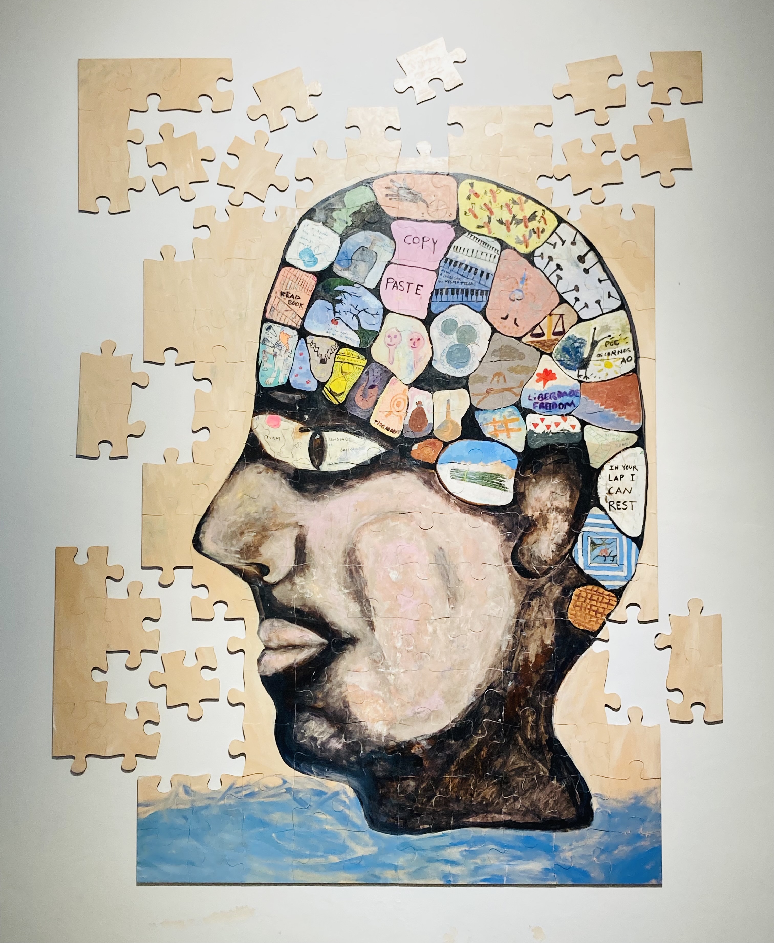 THE PUZZLE AND A HEAD TO ASSEMBLE